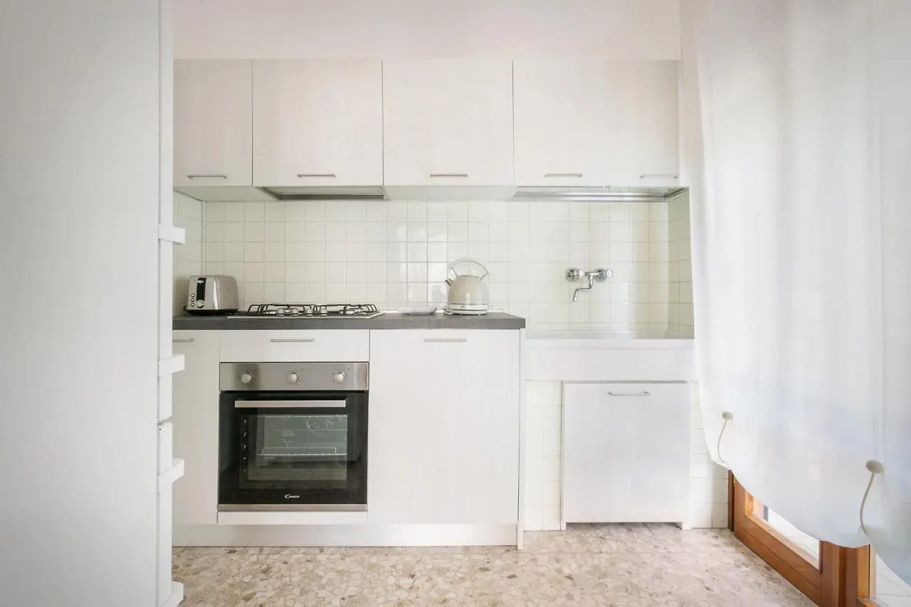 Villa Viola-Comoda Villetta A Caprino Veronese 0*,